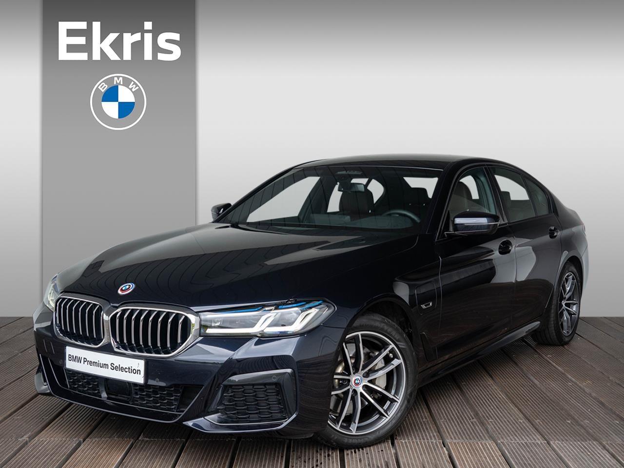 BMW 5-serie - Sedan 530e xDrive Aut. High Executie M Sporpakket Head Up Display /  Driving Assistant Pro - AutoWereld.nl