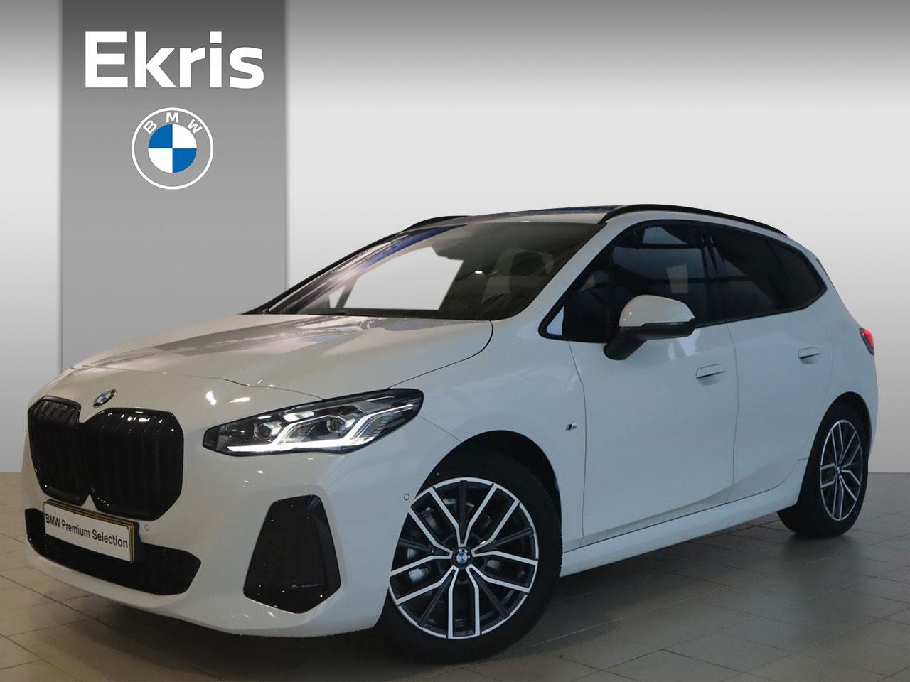 BMW 2-serie Active Tourer - 220i M-sportpakket / Premium Pack / Travel Pack / Panoramadak / Elektr. Trekhaak | Showroo - AutoWereld.nl