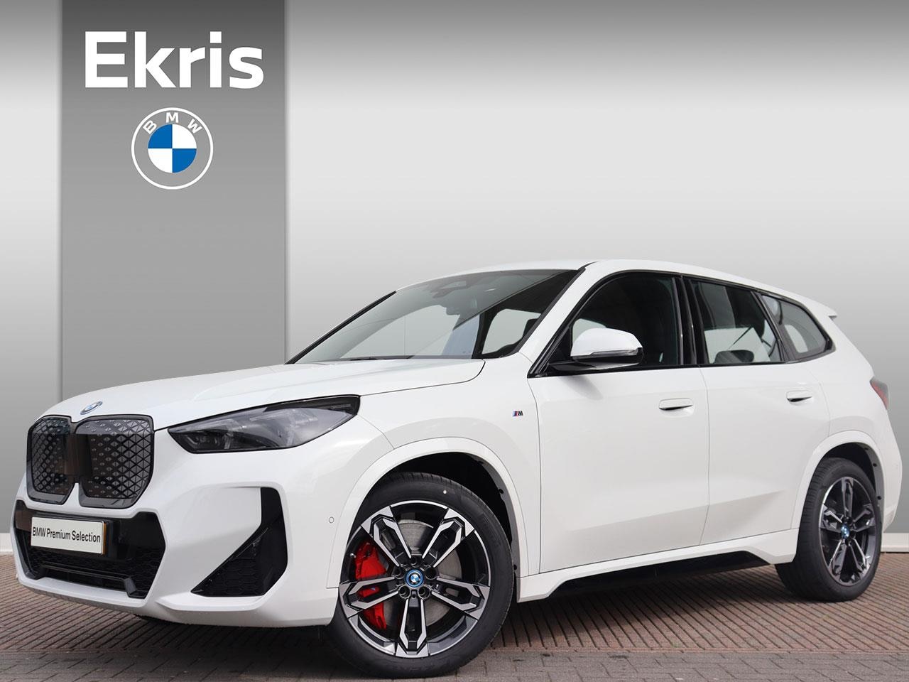 BMW iX1 - eDrive20 67 kWh M-Sportpakket Premium Pack / Harman Kardon / M-sport Pro / Stoelverwarming - AutoWereld.nl