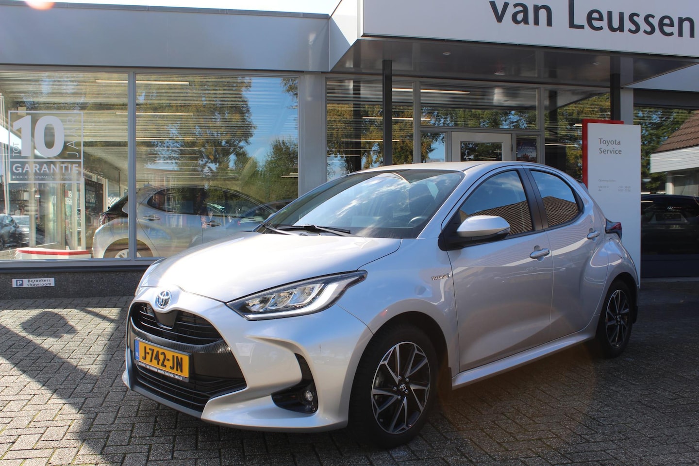 Toyota Yaris - New 1.5 HYBRID FIRST EDITION NL-AUTO AFN.TREKHAAK AD-CRUISE LED KEYLESS - AutoWereld.nl