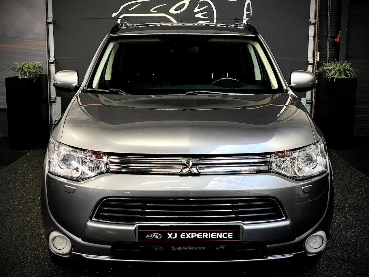 Mitsubishi Outlander - 2.0 PHEV Instyle+ 4WD GLASDAK NAVI ACC NAP LEER - AutoWereld.nl