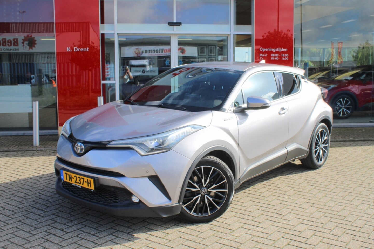 Toyota C-HR - 1.8 Hybrid Executive | Trekhaak | Navi | Sensoren v/a | Half led - AutoWereld.nl