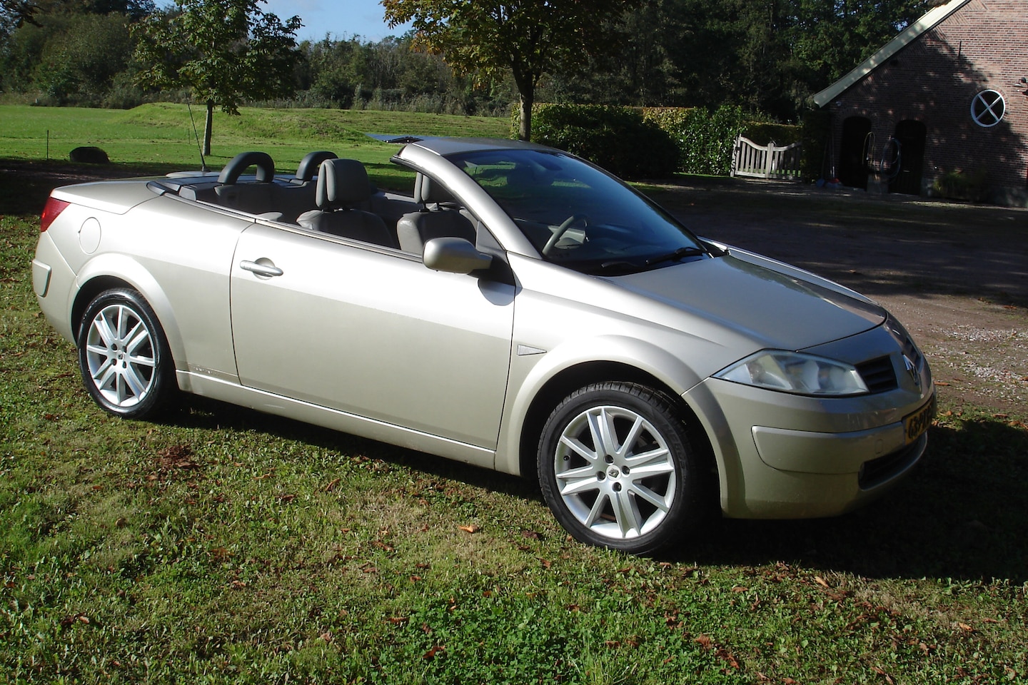 Renault Mégane coupé cabriolet - 2.0-16V Privilège Luxe nette cabrio, APK nieuw okt 2025 en groot onderh.gehad. - AutoWereld.nl