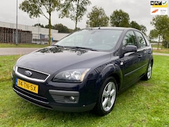 Ford Focus - 1.6-16V Futura