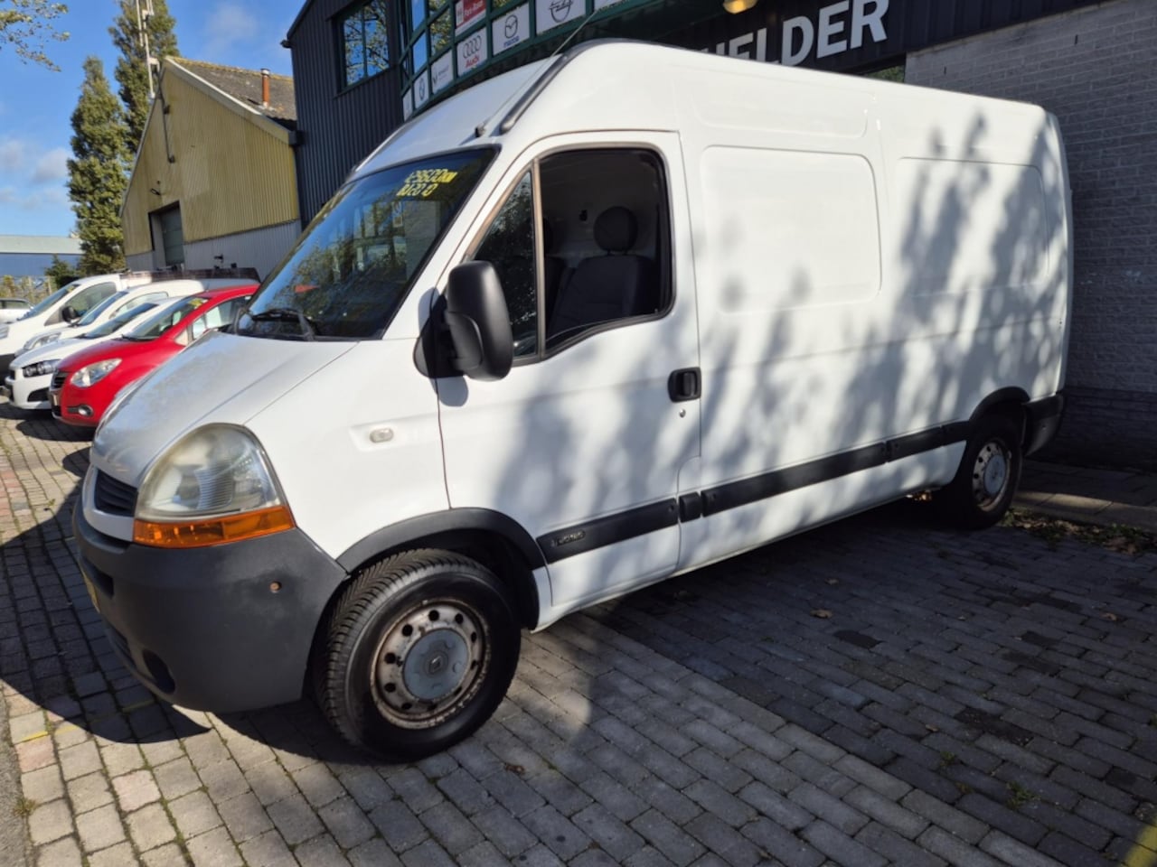 Renault Master - T33 2.5 dCi L2 H2 T33 2.5 dCi L2H2 - AutoWereld.nl