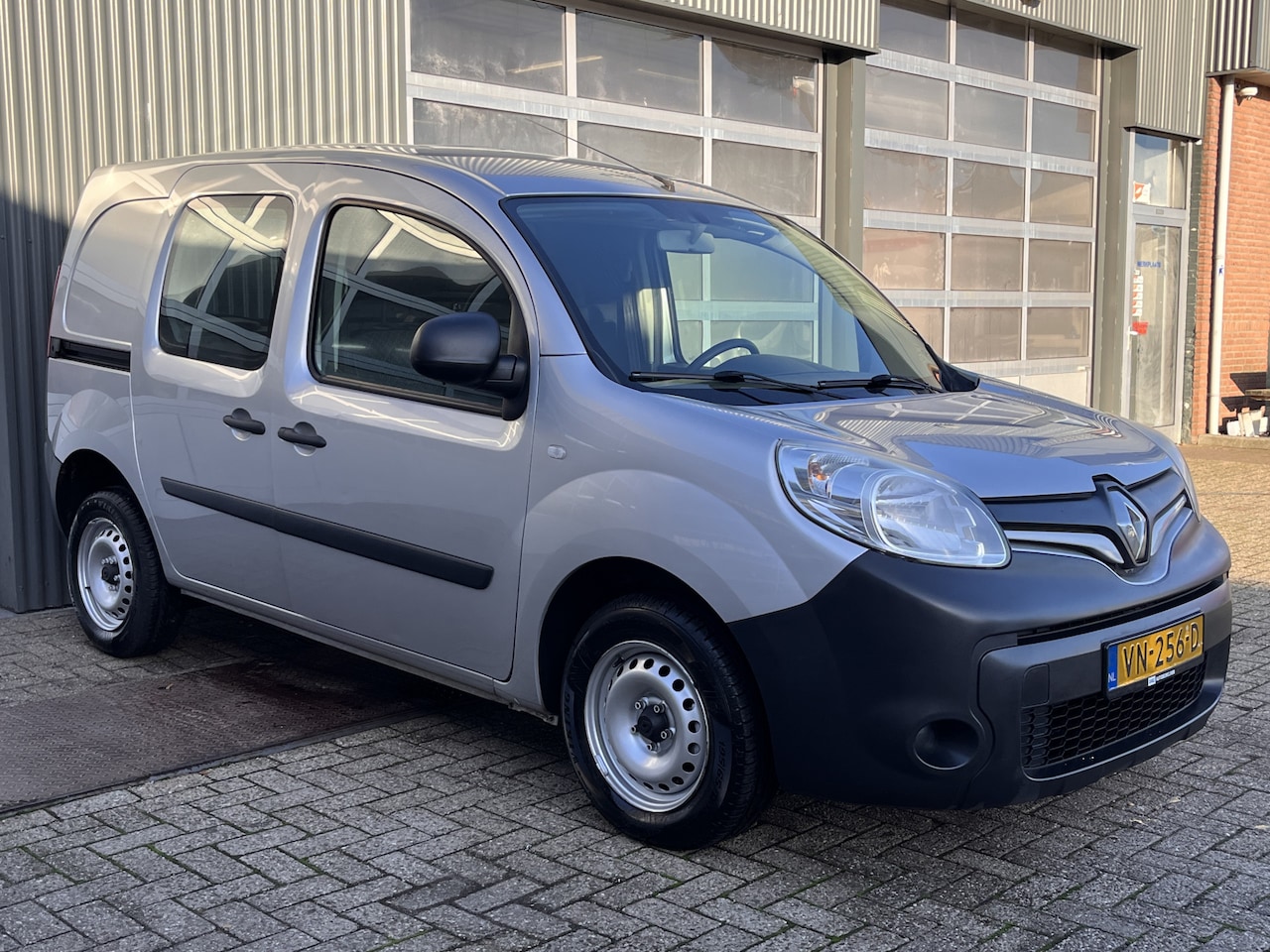 Renault Kangoo Express - 1.2 TCe 1.2 TCe 115 S&S Comfort Benzine Elektrische ramen Parkeersensoren achter Start/sto - AutoWereld.nl