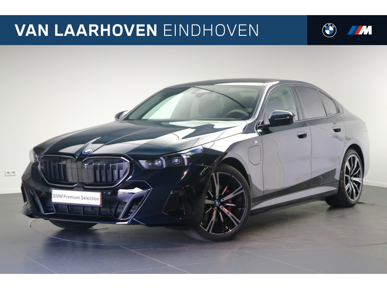 BMW 5-serie - 530e High Executive M Sport Automaat / Panoramadak / Trekhaak / Adaptief onderstel profess - AutoWereld.nl