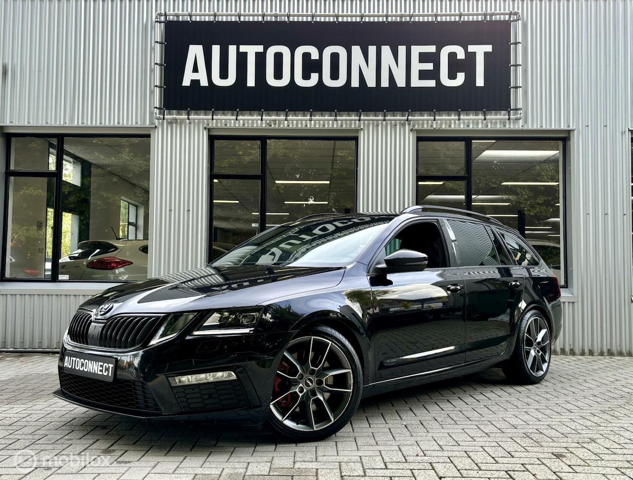 Skoda Octavia Combi - 2.0 TSI RS. NAVI, AUTOMAAT, CRUISE, STOELVERWARMING. - AutoWereld.nl