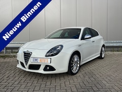 Alfa Romeo Giulietta - 1.4 T Distinctive Xenon Led / Leer / Navigatie