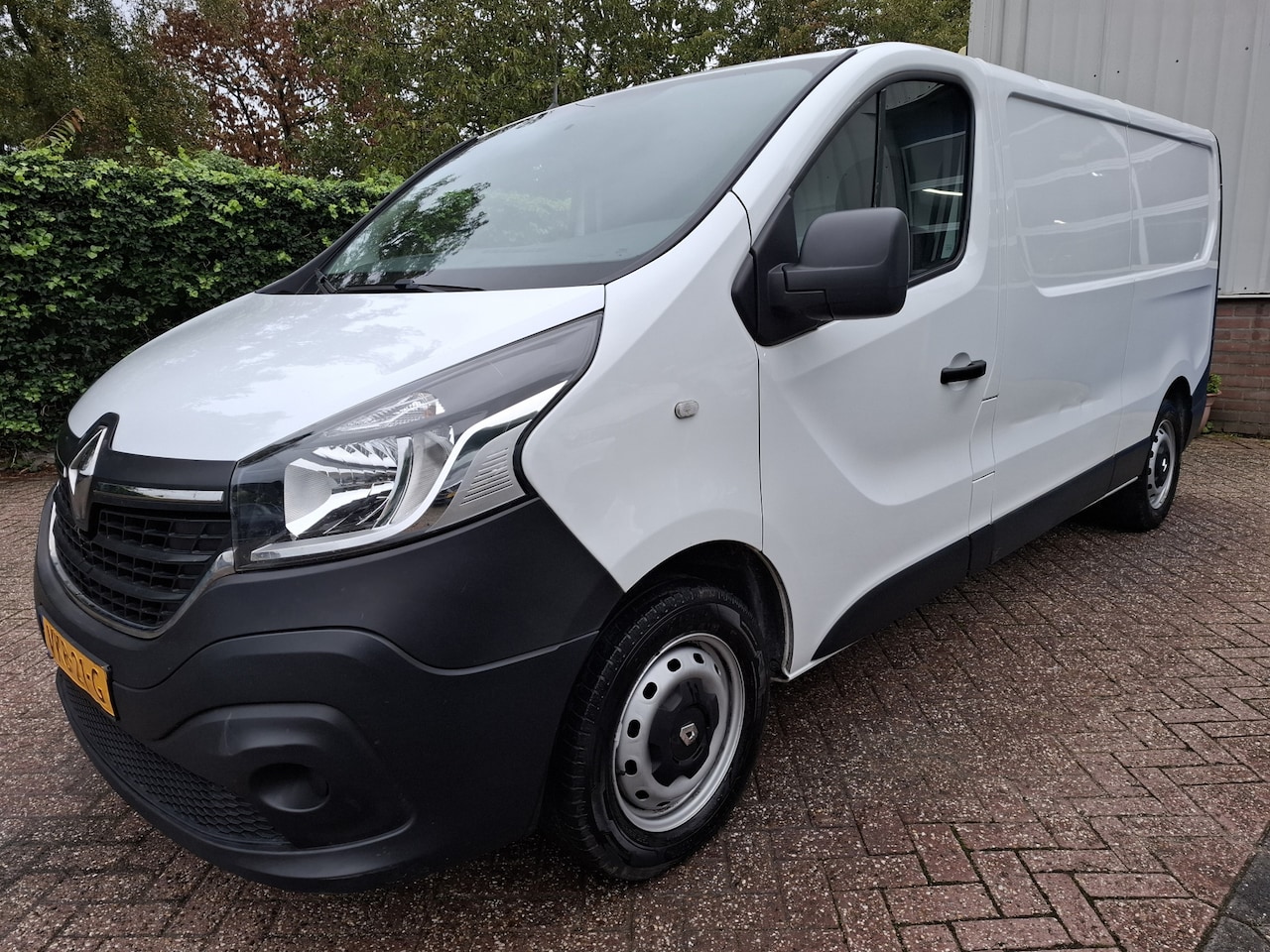 Renault Trafic - 2.0 dCi 120 T29 L2H1 AIRCO/TREKHAAK/3-ZITS 120PK - AutoWereld.nl