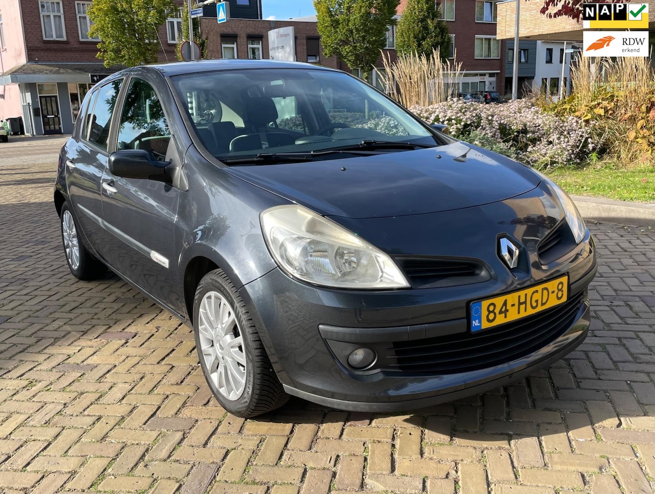 Renault Clio - 1.2 TCE Special Rip Curl 1.2 TCE Special Rip Curl, 5DRS, Geen import, Nap! - AutoWereld.nl