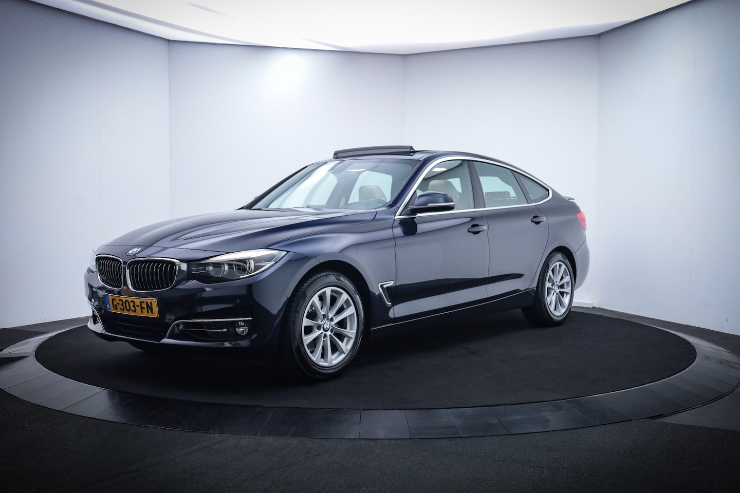 BMW 3-serie Gran Turismo - 320iA High Executive PANO/CAMERA/CARPLAY/LEDER/HIFI/LED/STOELVERW./ELEK TREKHAAK/NAVI - AutoWereld.nl