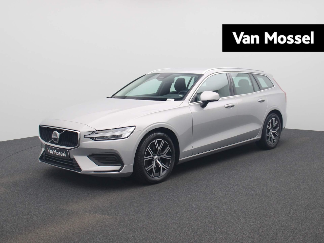 Volvo V60 - 2.0 B3 Core | Automaat | Navigatie | Climate control | Camera | Parkeer sensoren | LMV | S - AutoWereld.nl