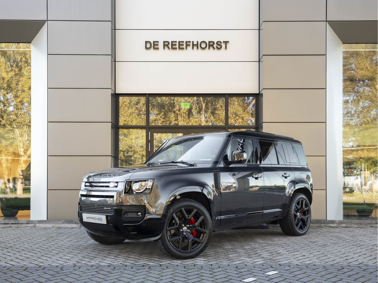 Land Rover Defender - P400e X-Dynamic SE | URBAN WX-2 | Ligt Oyster | Elek. trekhaak | Adaptive Cruise - AutoWereld.nl