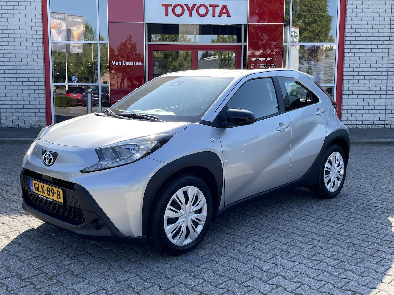 Toyota Aygo X - MT PLAY ALL SEASON AD-CRUISE AIRCO APPLE/ANDROID CAMERA BLUETOOTH EL-RAMEN/SPIEGELS - AutoWereld.nl