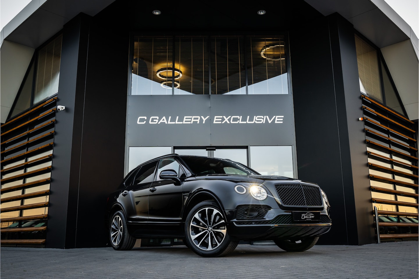 Bentley Bentayga - 4.0 V8 - Panorama l HUD l Luchtvering l Carbon l - AutoWereld.nl