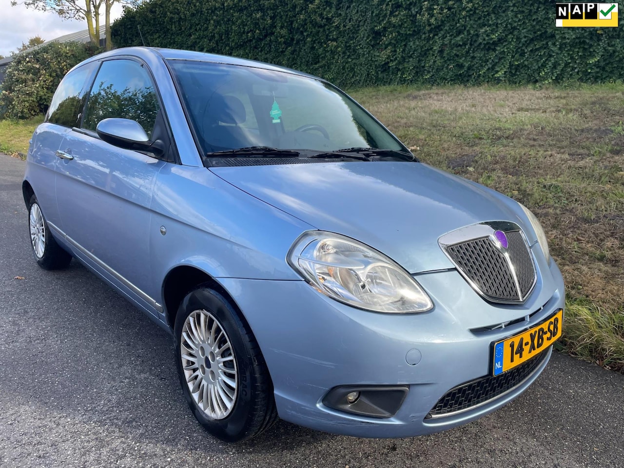 Lancia Y(psilon) - Ypsilon 1.4 Oro - Airco - AutoWereld.nl