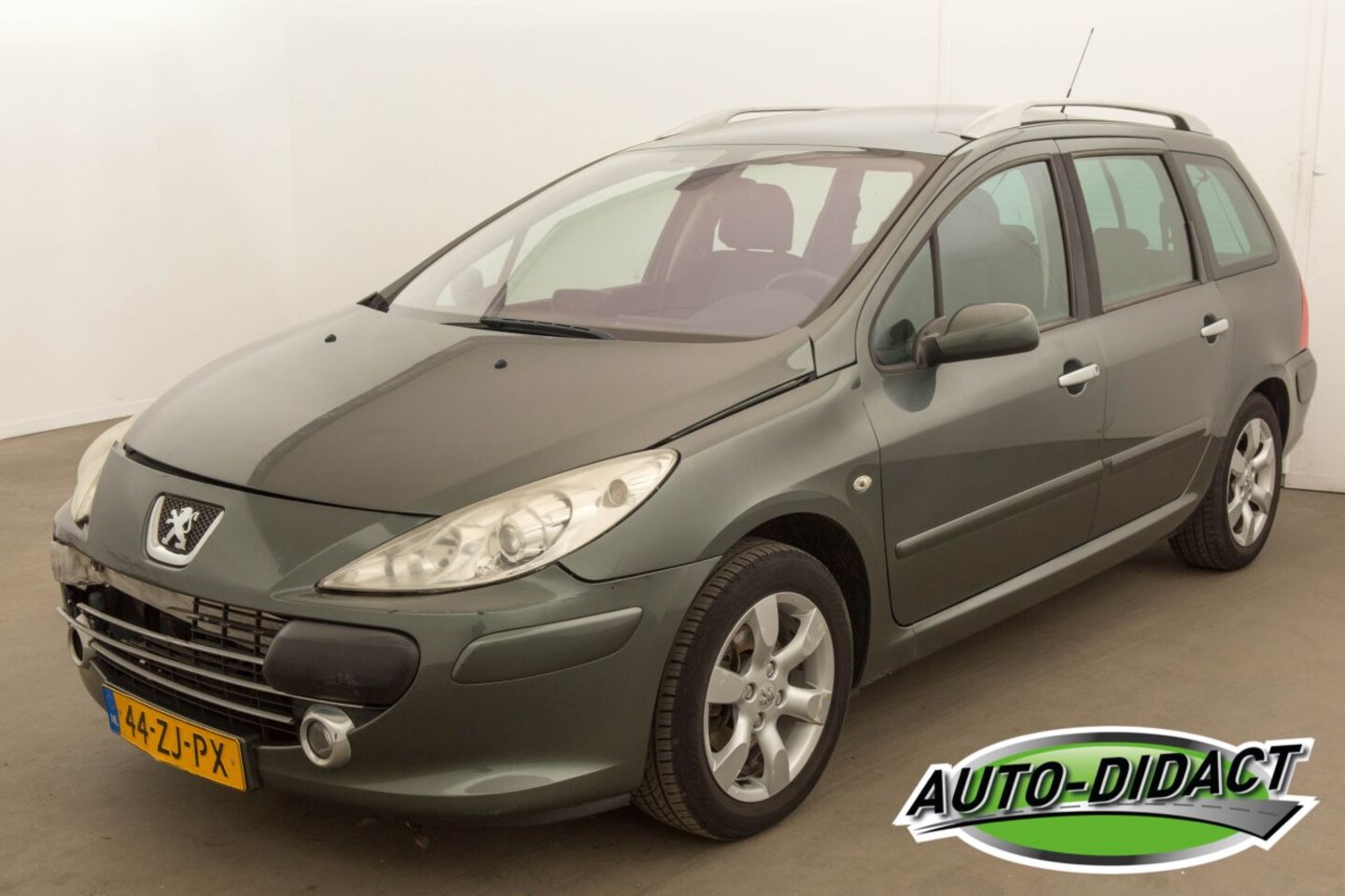 Peugeot 307 SW - 2.0-16V 7 Pers. Premium - AutoWereld.nl