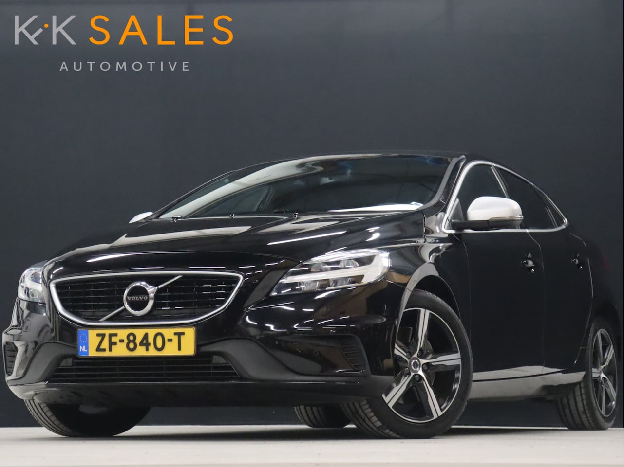 Volvo V40 - 1.5 T3 Polar+ Sport R-DESIGN Automaat [PANORAMADAK, CAMERA, FULL LED, KEYLESS, LED, DAB, N - AutoWereld.nl