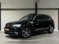 Volkswagen Tiguan - 1.5 TSI R-line Pano Virtual Trekhaak NAP