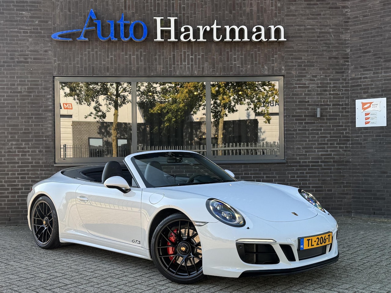 Porsche 911 Cabrio - 3.0 Carrera GTS Vierwielbesturing | Keyless entry | PDCC | 18-wegs Stoelen - AutoWereld.nl