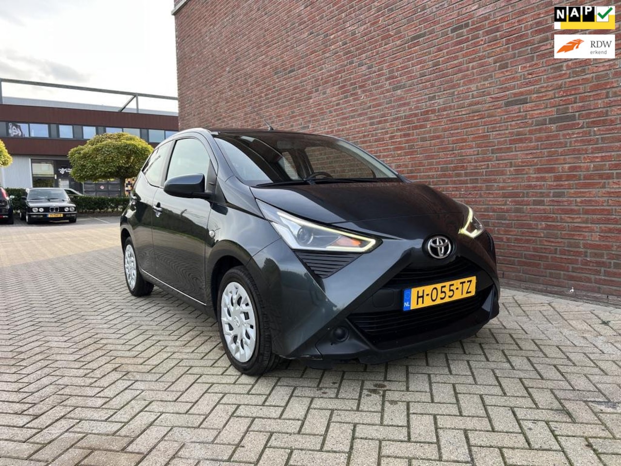 Toyota Aygo - 1.0 VVT-i x-play 1.0 VVT-i x-play, Navigatie, Car-Play, Airconditioning, Bluetooth, Camera, 1e eig en Deale - AutoWereld.nl