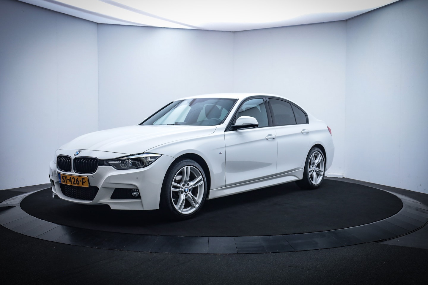 BMW 3-serie - 318iA M-SPORT Executive DAKOTALEDER/NAVI PROF./SPORTST./ELEK.TREKH./LED/STOELVERW. - AutoWereld.nl