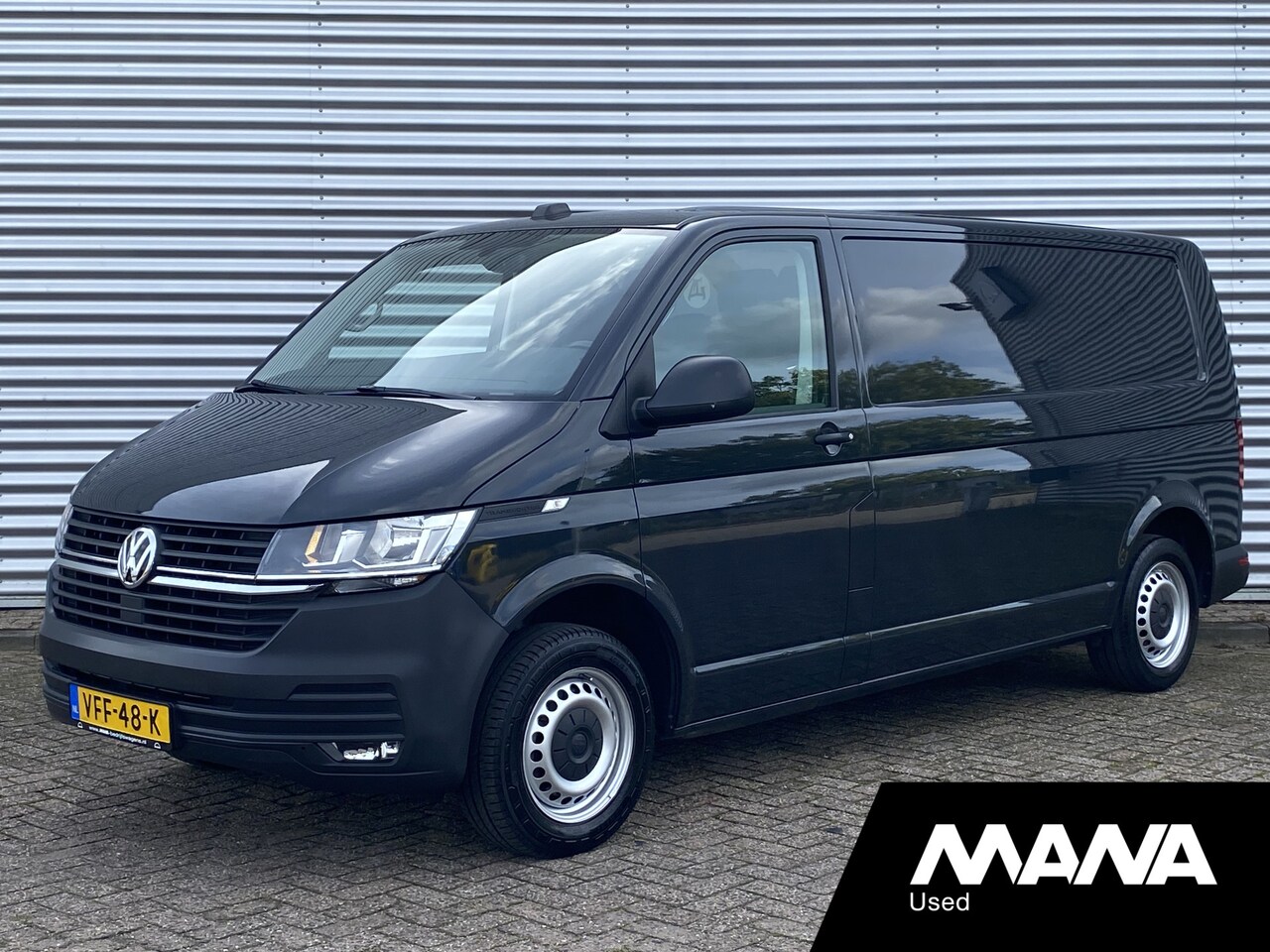 Volkswagen Transporter - 2.0 TDI 110PK L2H1 Airco Sensoren Navigatie Car-Play Multifunctioneel stuurwiel Bluetooth - AutoWereld.nl