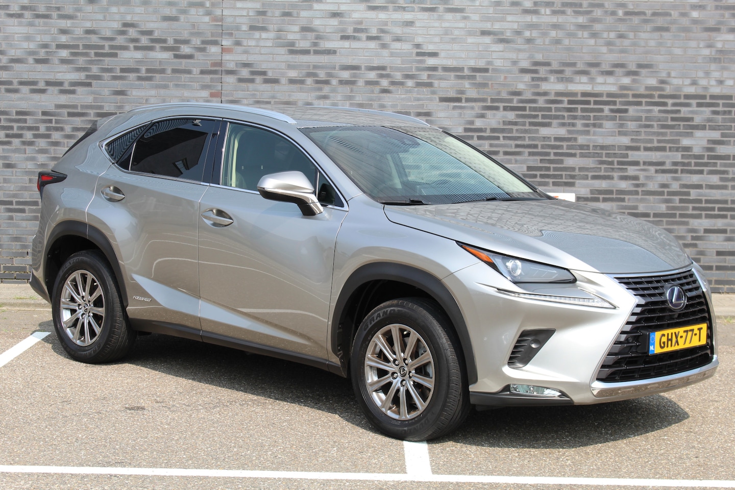 Lexus NX - 300h I FACE LIFT MODEL I NAVI I ADP.CRUISE I LEER I - AutoWereld.nl