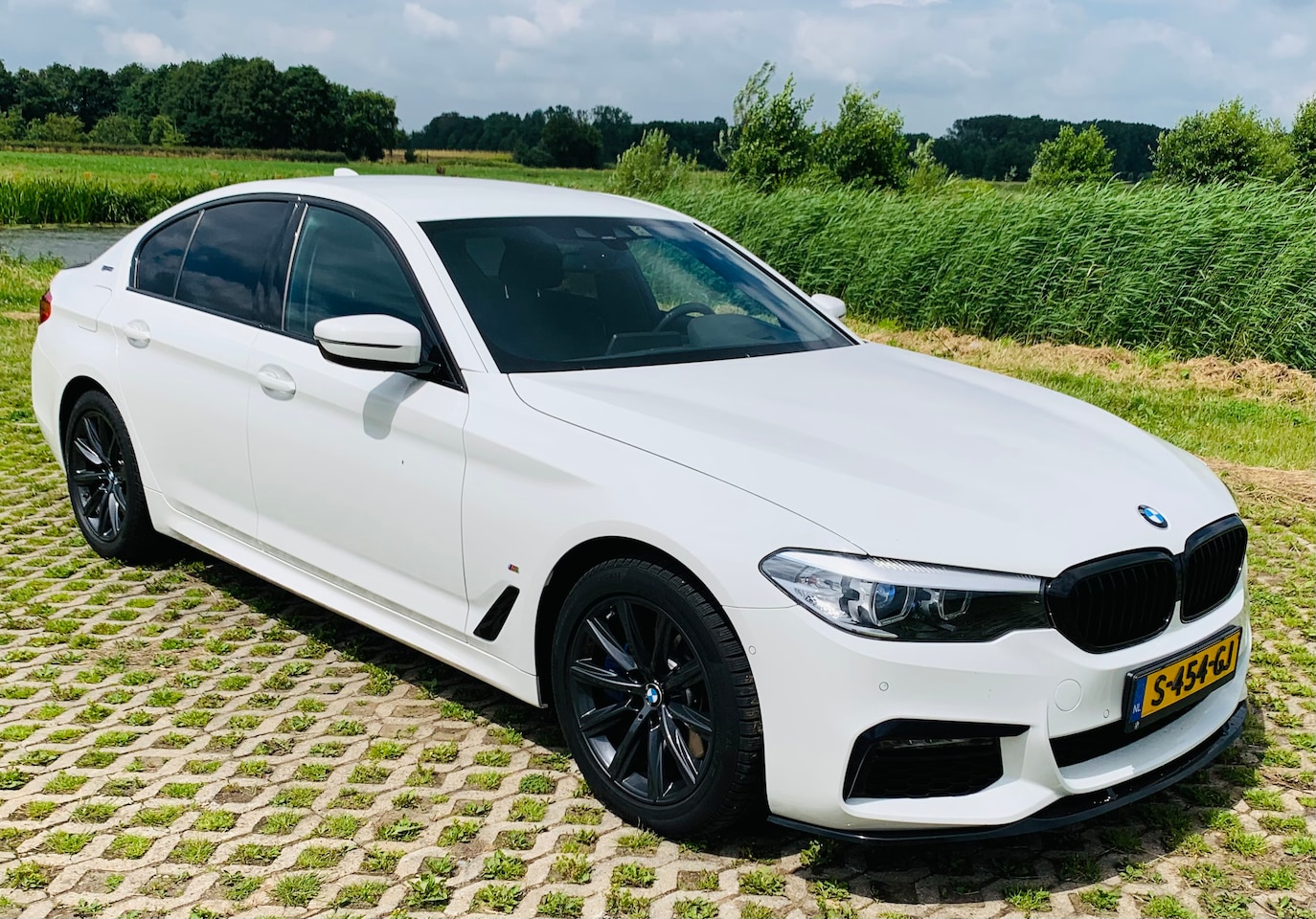 BMW 5-serie - 530e iPerformance High Executive M-Sport - AutoWereld.nl