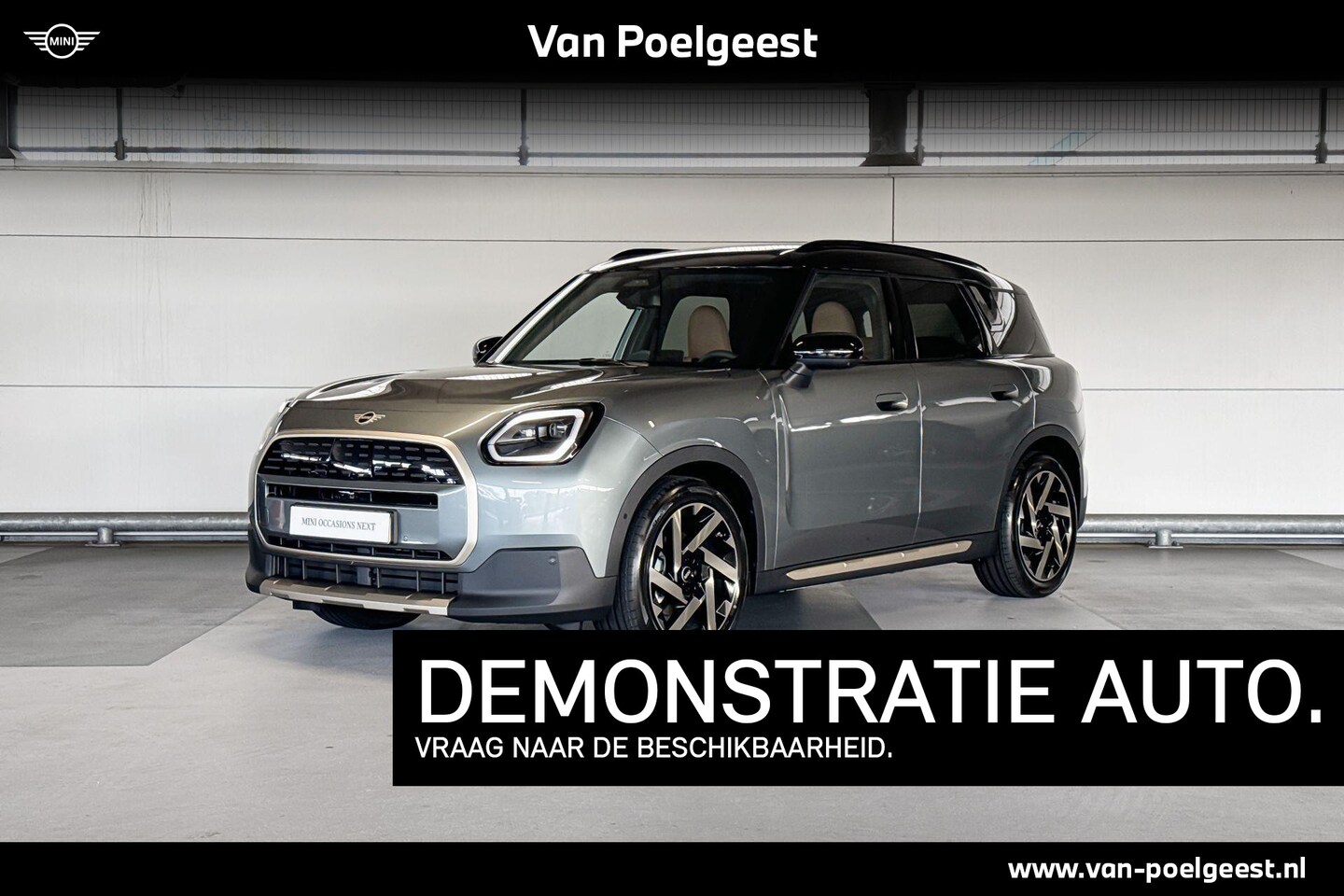 MINI Countryman - Electric E Favoured 66.5 kWh | Pakket L | Dak en spiegelkappen in Jetblack - AutoWereld.nl