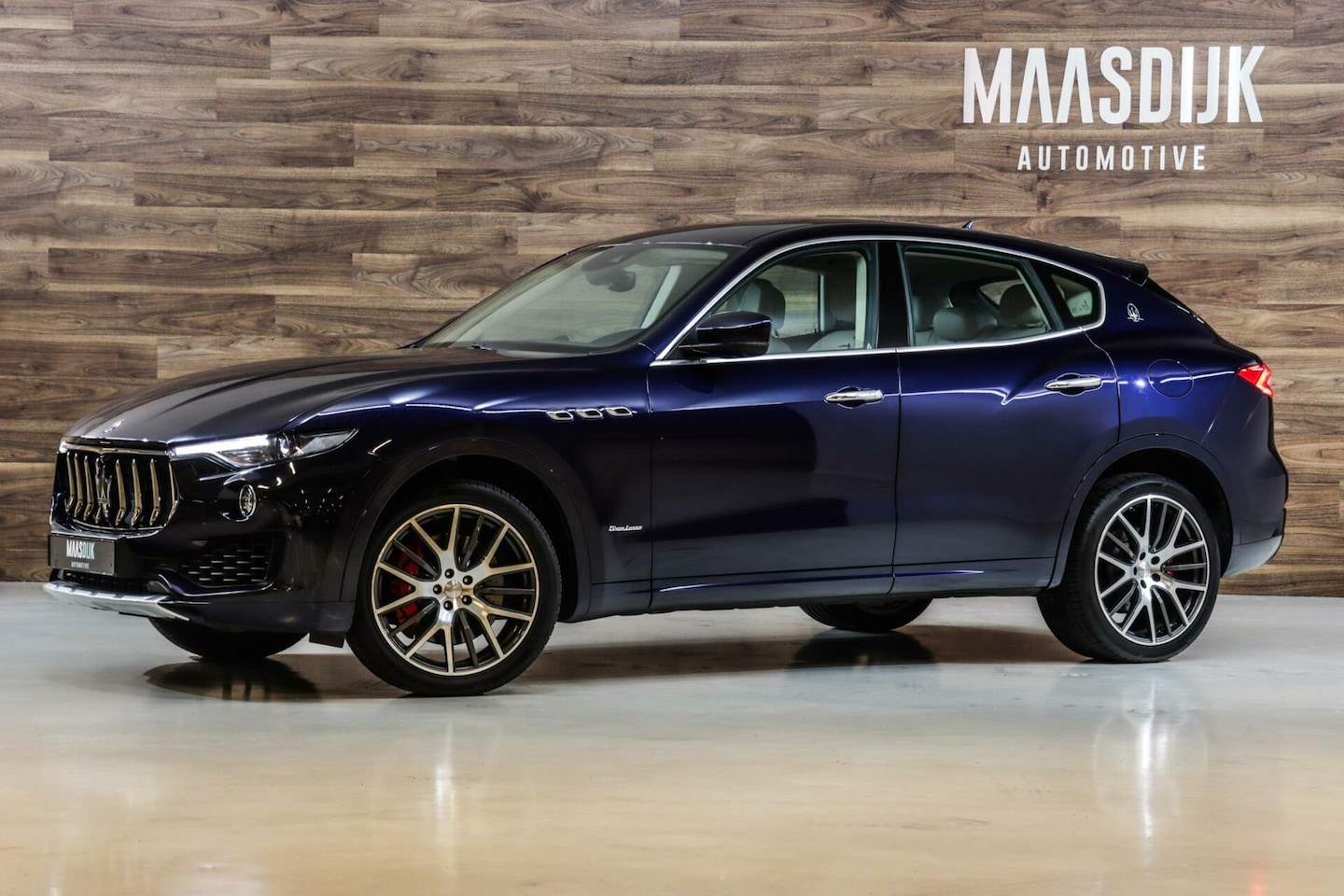 Maserati Levante - 3.0 V6 S GranLusso|ACC|Pano|Apple|Keyless|HK Audio| - AutoWereld.nl