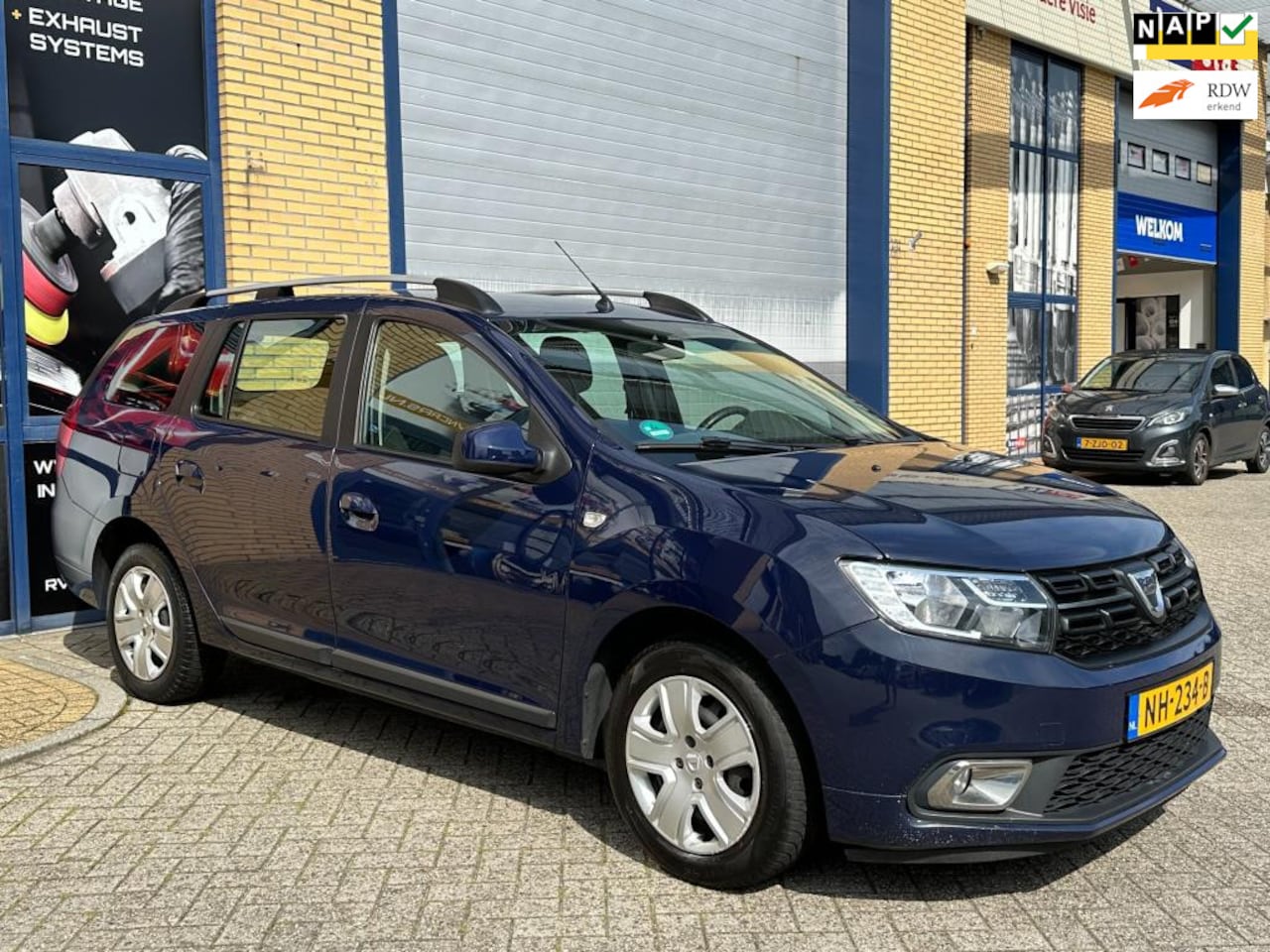 Dacia Logan MCV - 0.9 TCe Laureate 0.9 TCe Laureate, Ruime auto, Navigatie, Trekhaak, Nap, Apk, Airco, Elektrische ramen, Inr - AutoWereld.nl