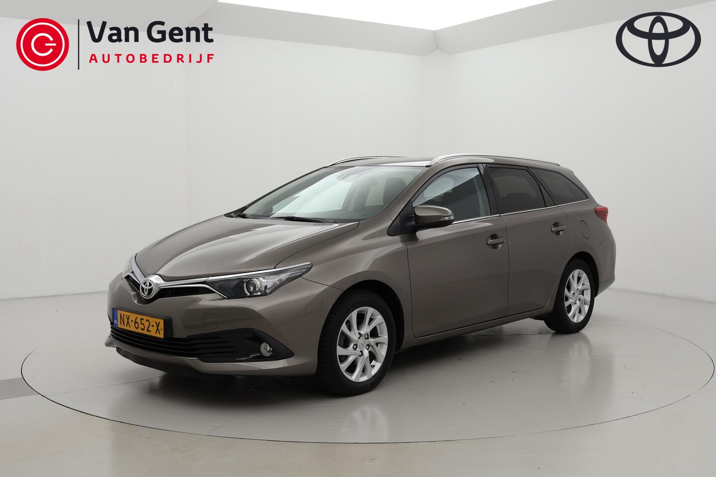 Toyota Auris Touring Sports - 1.2T Dynamic Navigatie Trekhaak - AutoWereld.nl