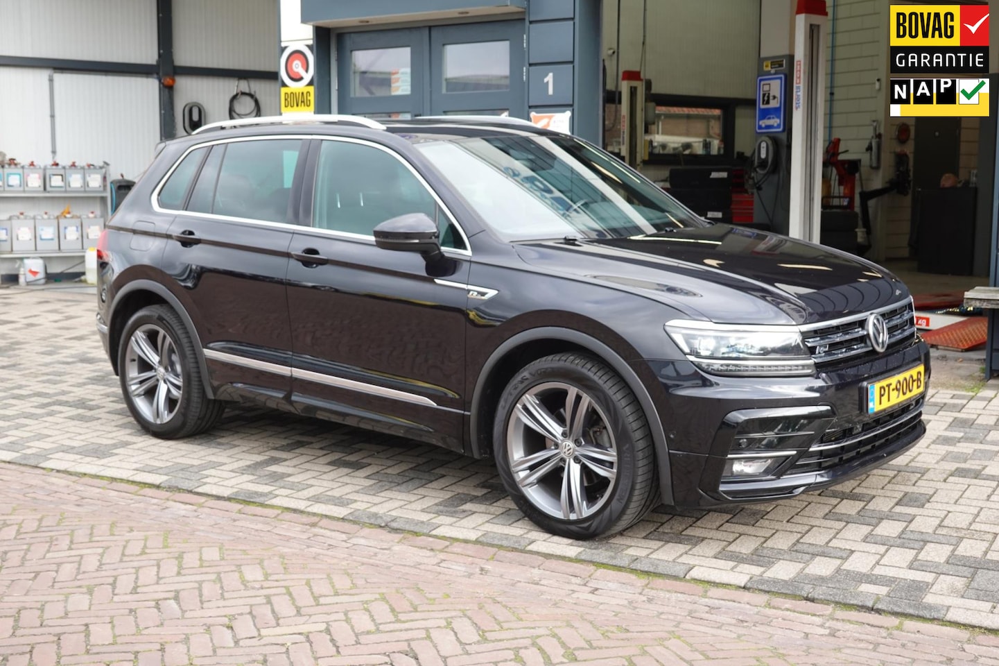 Volkswagen Tiguan - 1.4 TSI ACT R-Line DIGITAAL COCKPIT LED TREKHAAK RIJKLAAR PRIJS - AutoWereld.nl