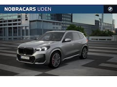 BMW X1 - xDrive23i M Sport Automaat / Panoramadak / Trekhaak / Adaptieve LED / Sportstoelen / M Ada