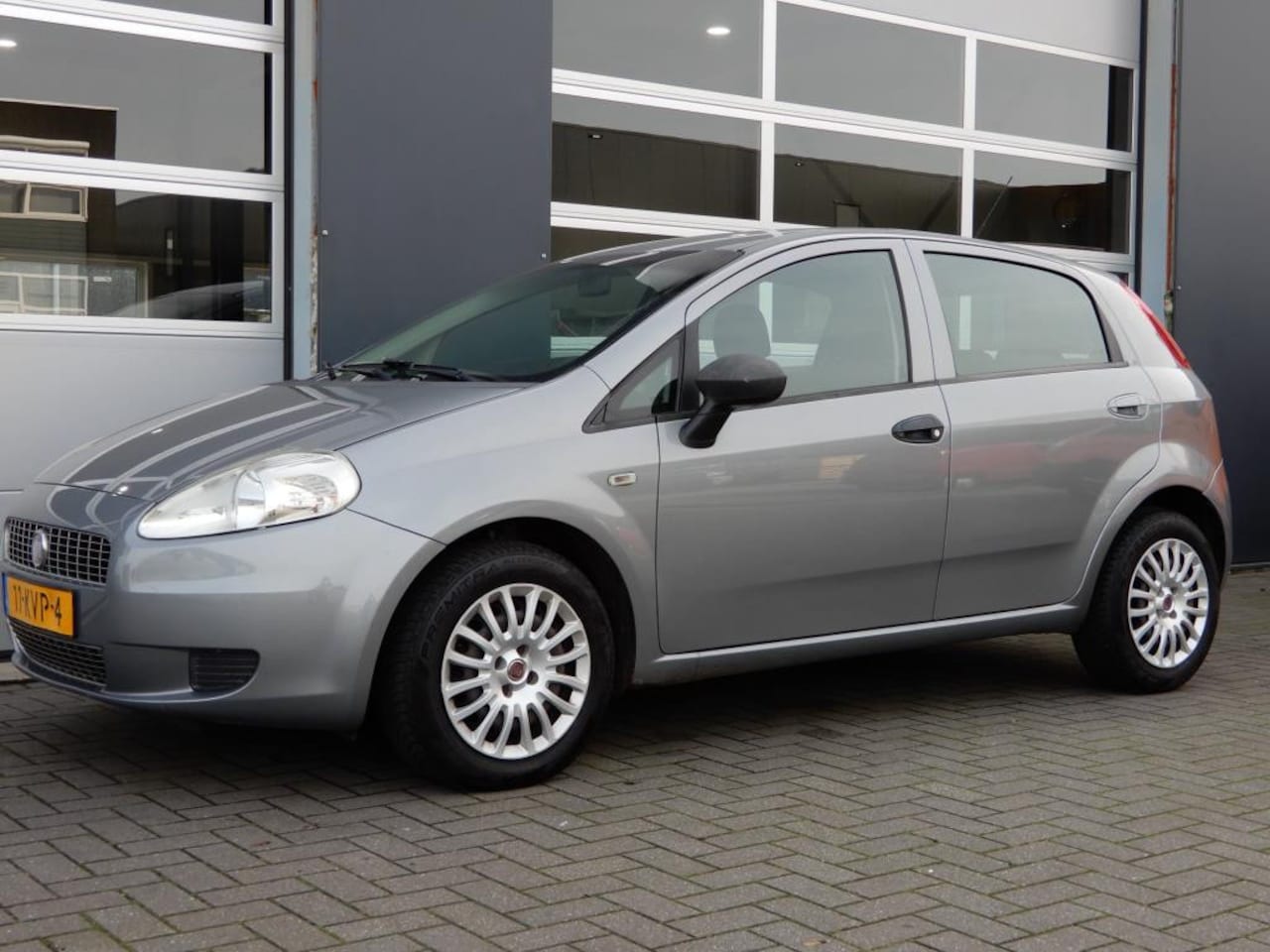 Fiat Grande Punto - 1.4 Active Automaat/5Deurs/Airco - AutoWereld.nl