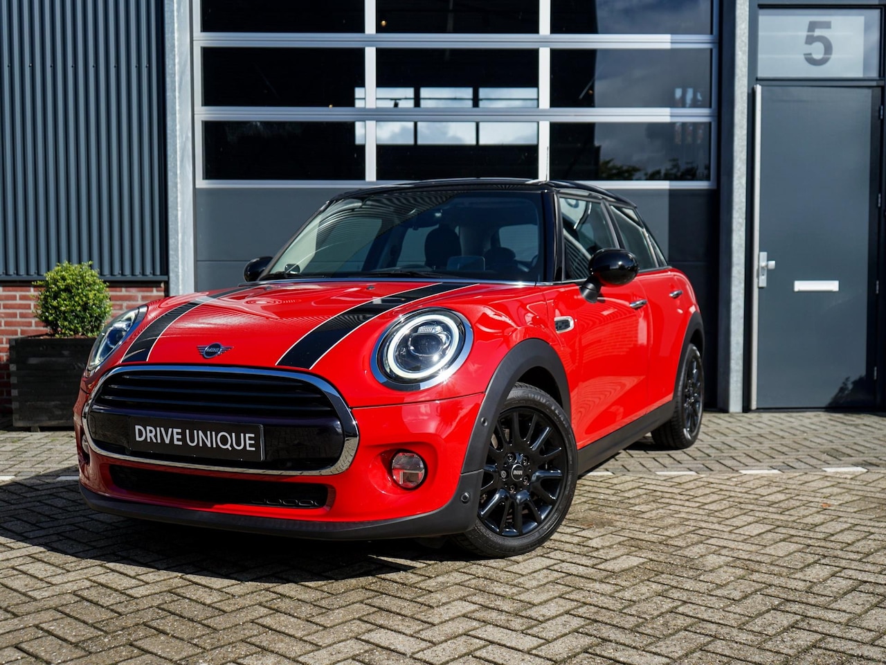 MINI John Cooper Works - Mini 1.5 Chili, JCW Stuurwiel, Head-up, Harman Kardon Audio, Grote Navi, Apple CP, Achteru - AutoWereld.nl