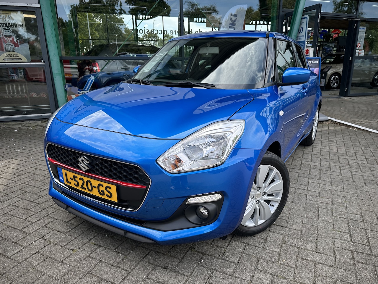 Suzuki Swift - 1.2 Select GT Smart Hybrid | Achteruitrijcamera | GT Styling pakket | Stoelverwarming - AutoWereld.nl