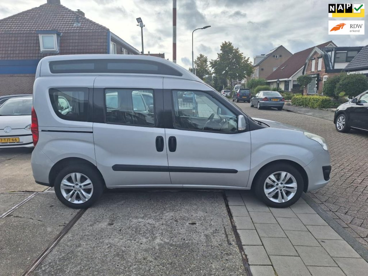 Opel Combo Tour - 1.4 L1H2 ecoFLEX 5 Persoons en Camper 220V - AutoWereld.nl