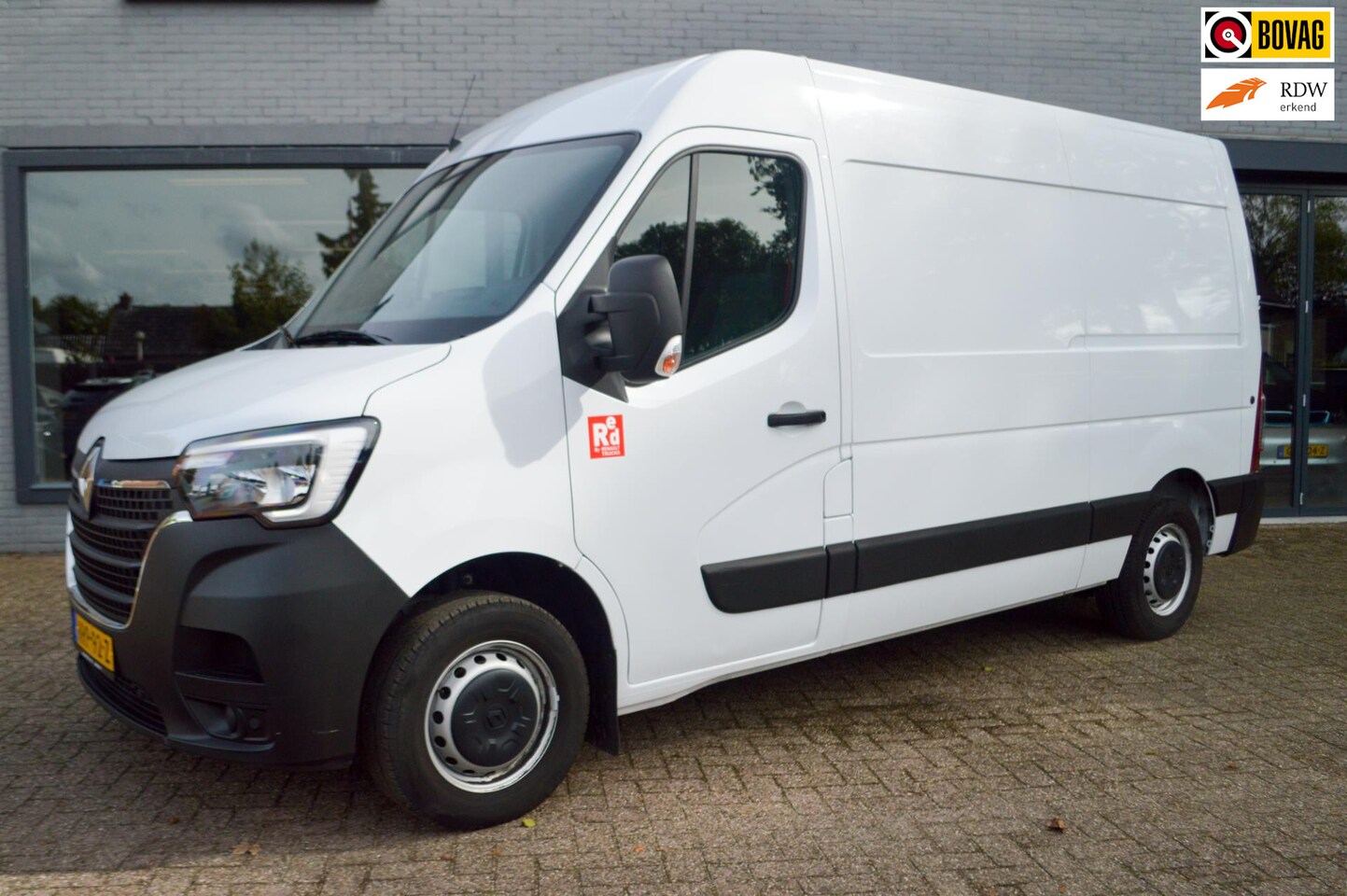 Renault Master - T35 2.3 dCi 135 L2H2 RED HAAK|CRUISE|CAMERA|LAT-OM-LAT|VLAKKE VLOER - AutoWereld.nl