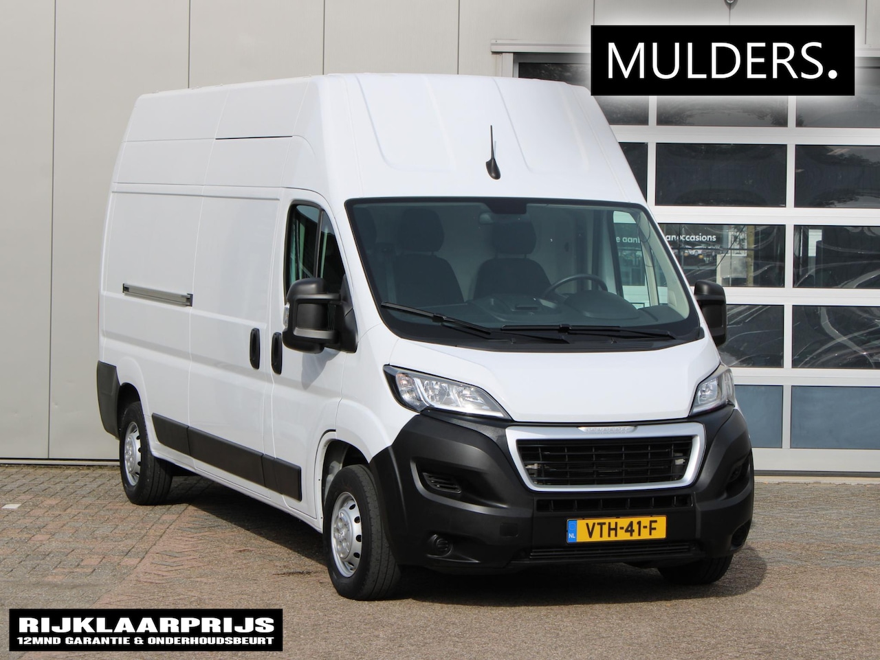 Peugeot Boxer - 335 2.2 BlueHDi 140 L3H3 Asphalt | Navi / Camera / Airco - AutoWereld.nl