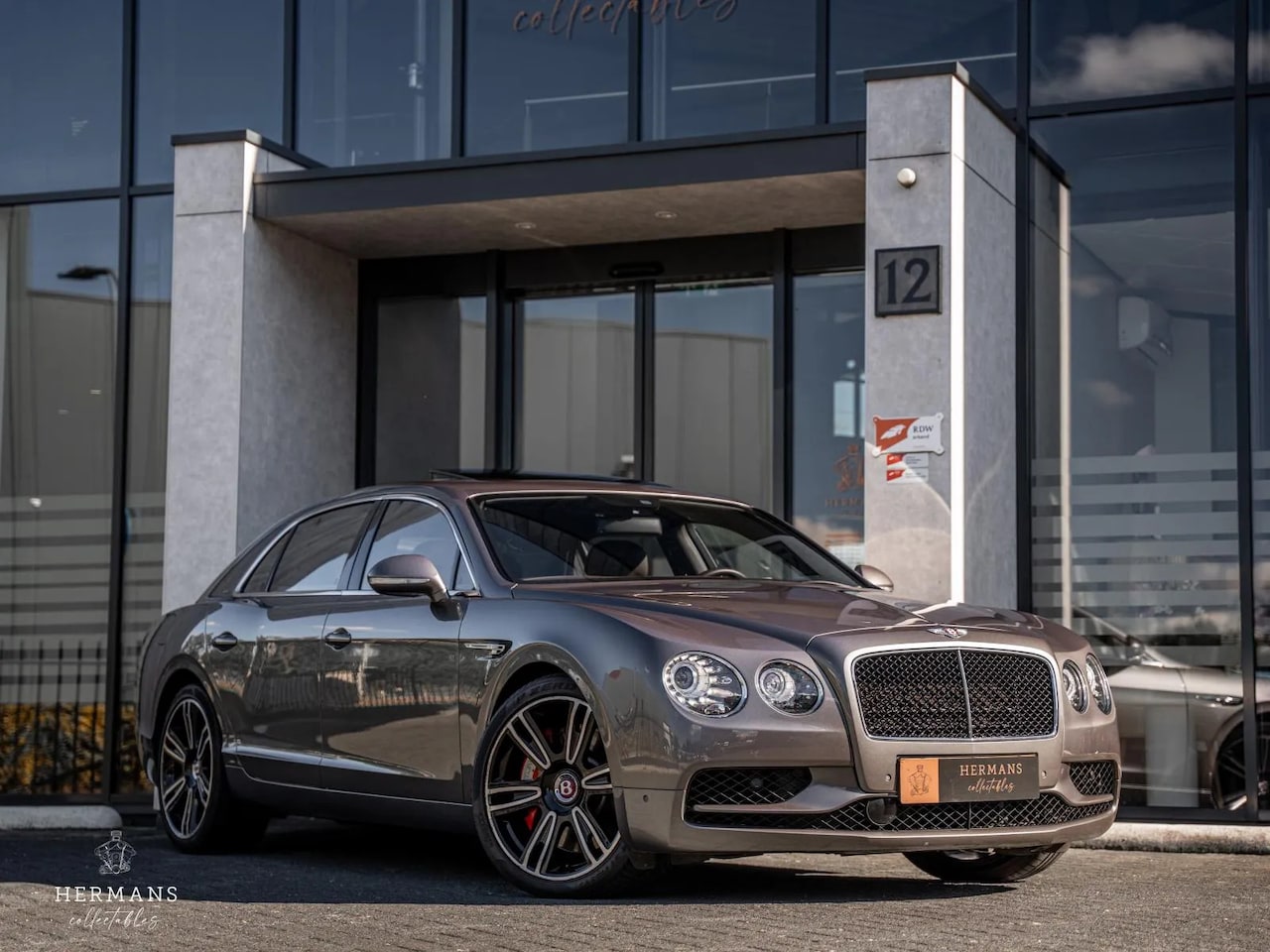 Bentley Flying Spur - 4.0 V8 S / Pano / Massage / NAIM / Soft-close - AutoWereld.nl