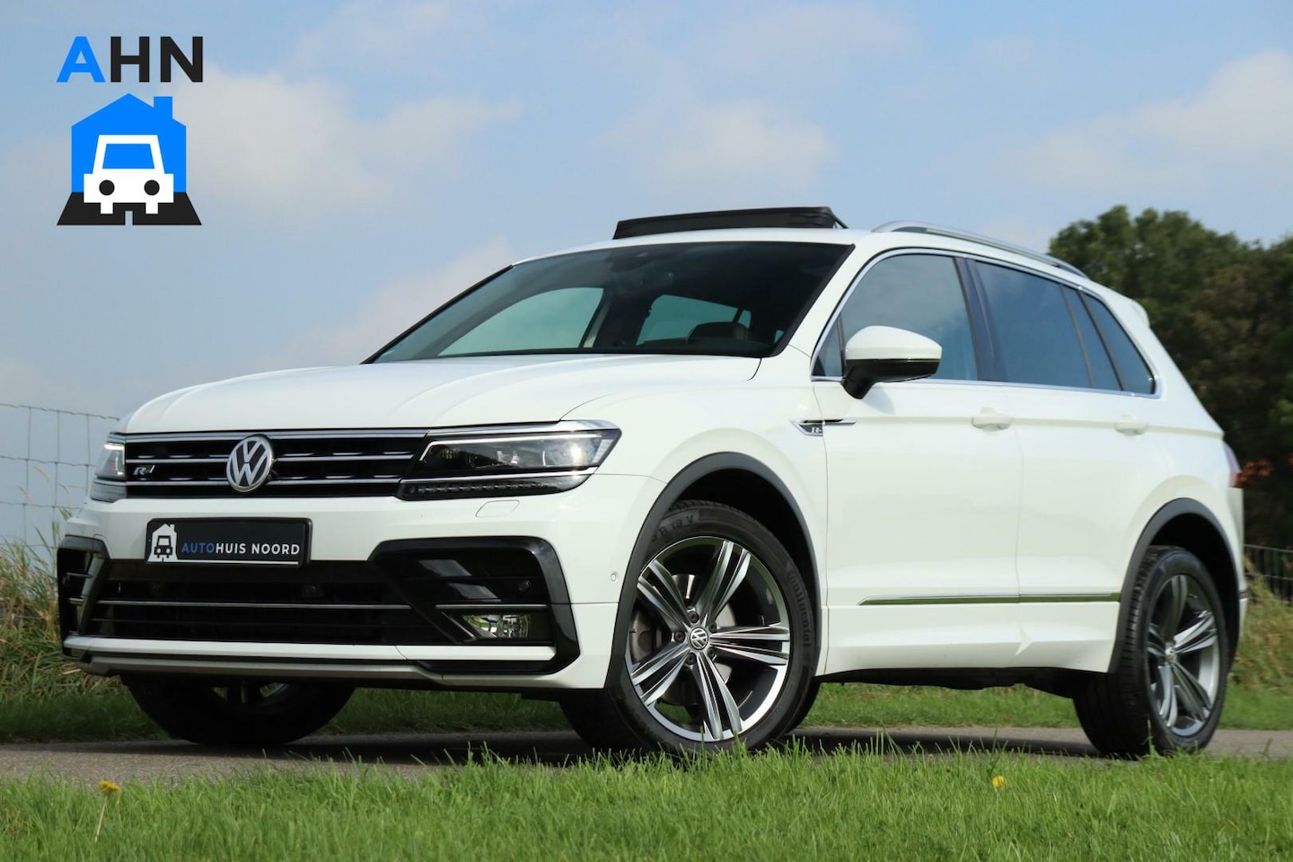 Volkswagen Tiguan - 2.0 TSI 4M / 3X R-Line / DSG / Pano / LED / HUD / Virtual Cockpit / Trekhaak / 180PK! - AutoWereld.nl