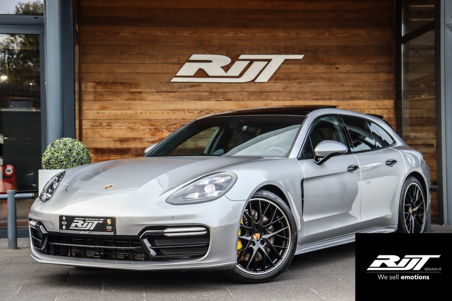 Porsche Panamera Sport Turismo - 4 3.0 V6 **Pan.dak/Sportchrono/Luchtv./Bose/Alcantara/Camera** - AutoWereld.nl