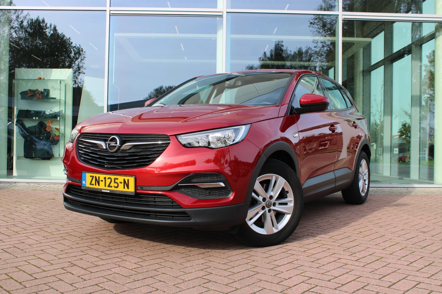 Opel Grandland X - 1.2 Turbo Online Edition Parkeersensoren voor & achter - Navigatie - DAB - AutoWereld.nl