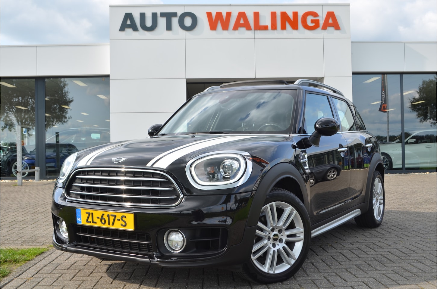 MINI Countryman - Mini 1.5 Cooper Chili Pano | 1/2 Leer | Carplay | LED koplampen | Navi | Sportstoelen - AutoWereld.nl