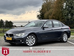 BMW 3-serie - 318i Centennial High Executive Trekhaak / El. bedienbare stoelen / Navigatie / Led enz