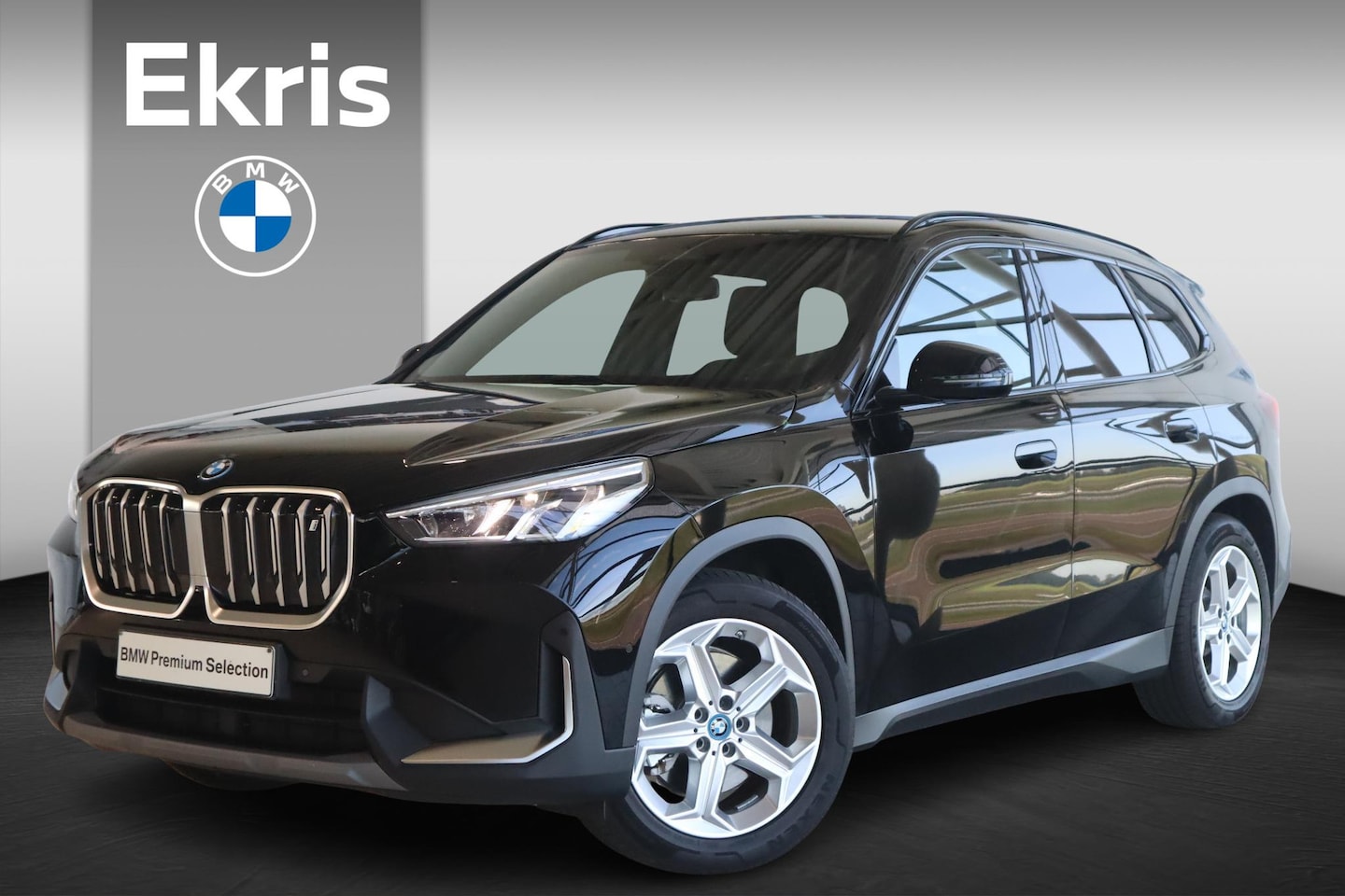 BMW iX1 - xDrive30 Hoogglans Shadow Line / Trekhaak - AutoWereld.nl