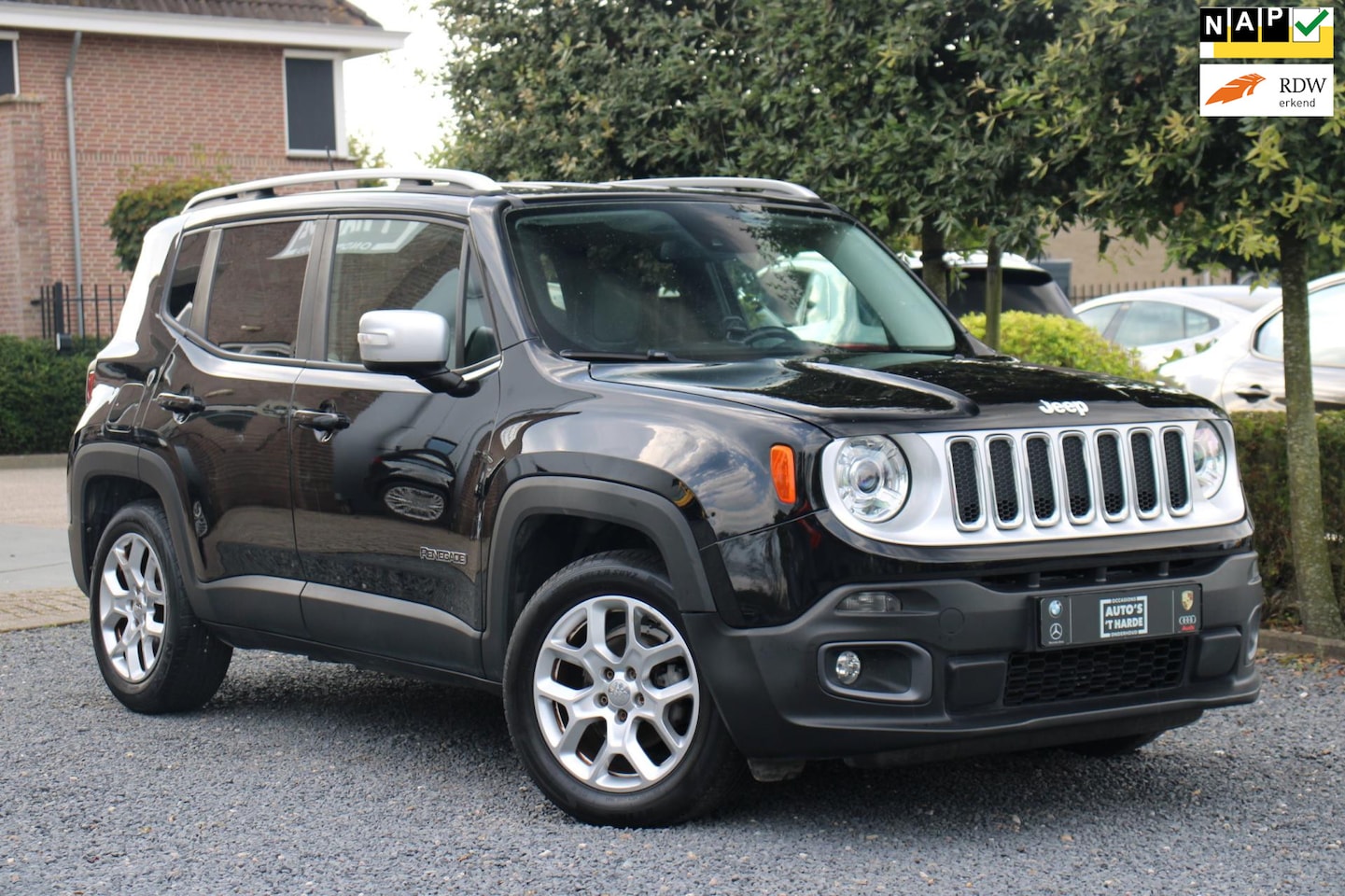 Jeep Renegade - 1.4 MultiAir Limited Xenon Leder Clima Cruise Navi PDC 17'' - AutoWereld.nl